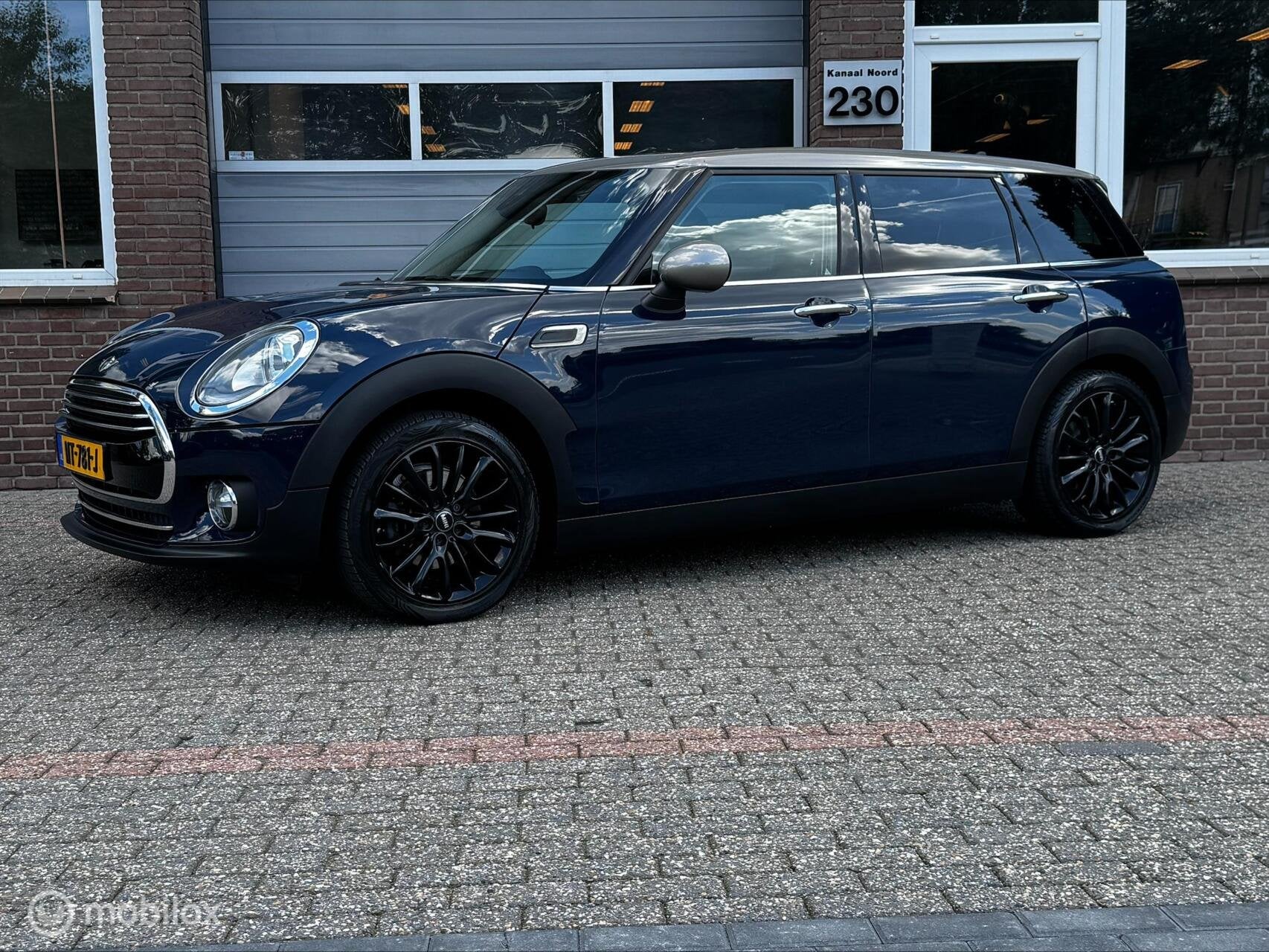 Mini Clubman 1.5 Cooper AUT ECC-AIRCO/NAVI/CRUISE/TREKHAAK, Auto's, Mini, 136 pk, Gebruikt, Blauw, Origineel Nederlands
