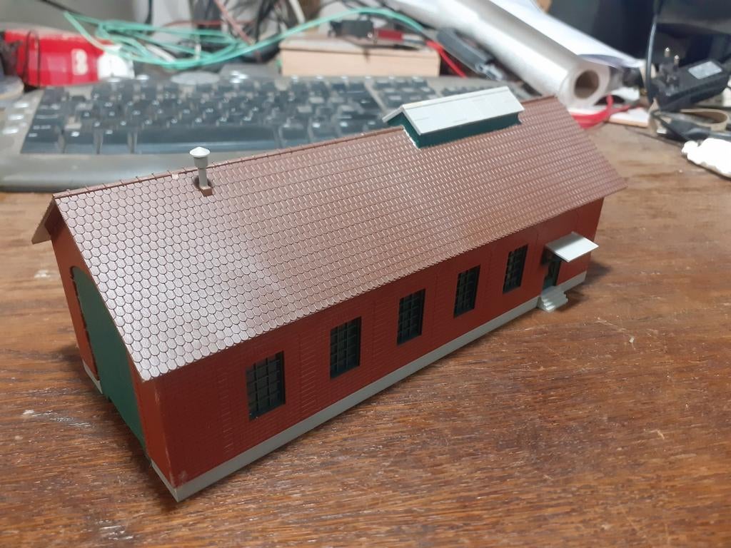 H0 locomotief loods, Hobby en Vrije tijd, Modeltreinen | H0, Overige merken, Gelijkstroom, Brug, Tunnel of Gebouw, Ophalen of Verzenden
