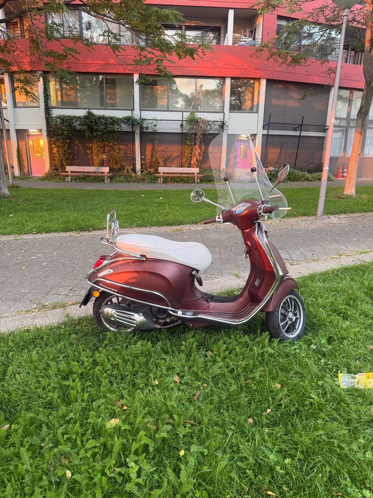 Vespa Primavera 2020 - Zo goed als nieuw, slechts 1160 km!, Fietsen en Brommers, Ophalen, Zo goed als nieuw, Benzine, Overige modellen