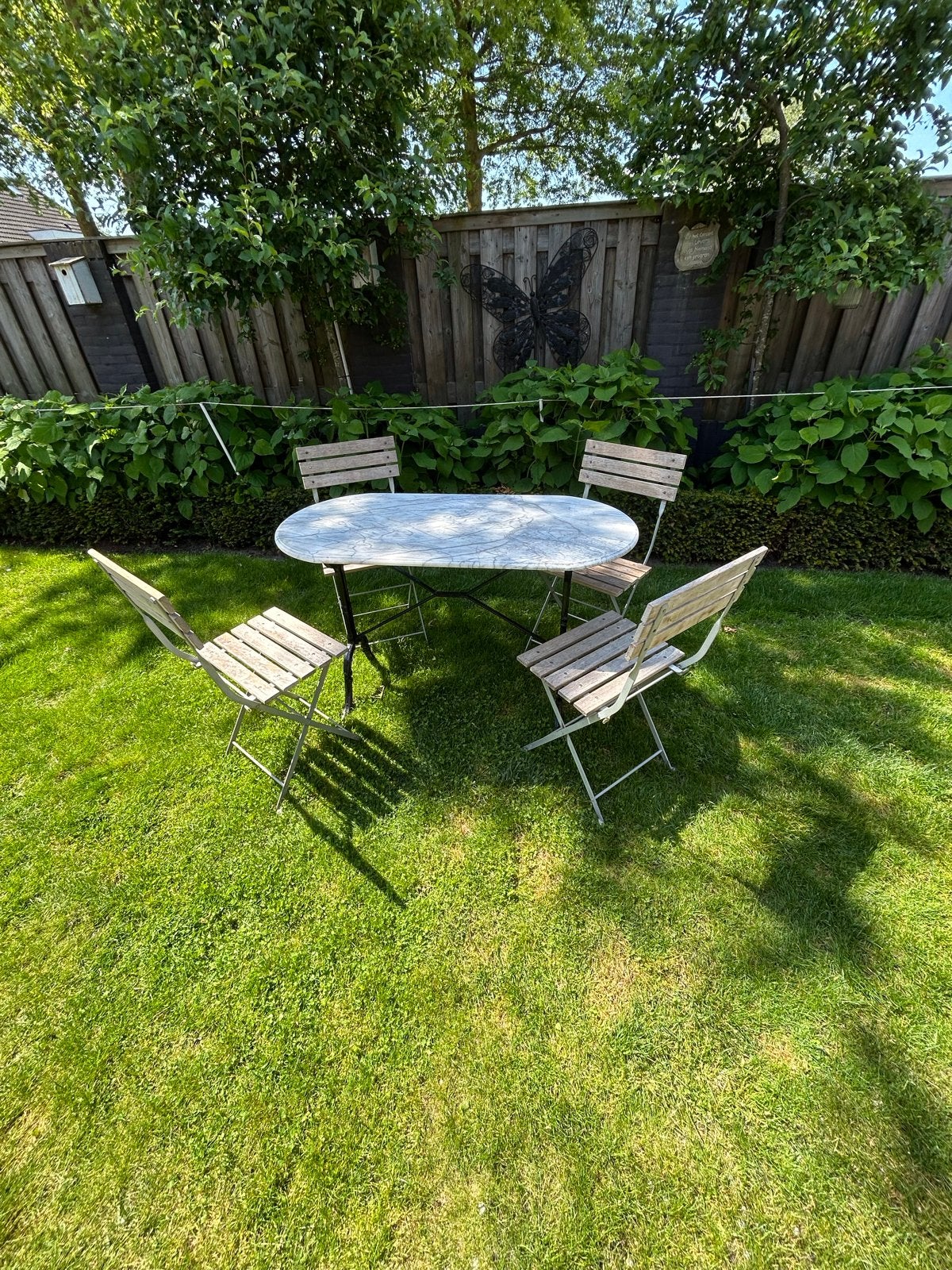 Marmeren Tafel met Gietijzeren Onderstel en 4 bistrostoelen., Tuin en Terras, Ophalen, Gebruikt, Rechthoekig, Hout