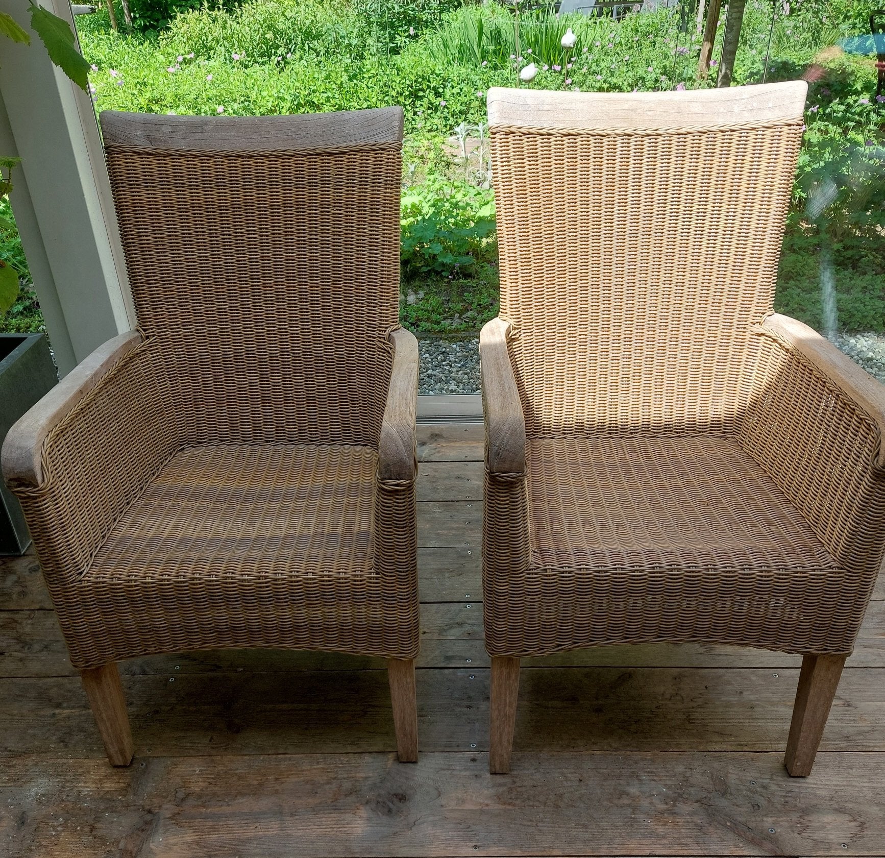 Wicker tuinstoelen met teakhouten leuningen, Tuin en Terras, Tuinstoelen, Ophalen, Zo goed als nieuw, Wicker