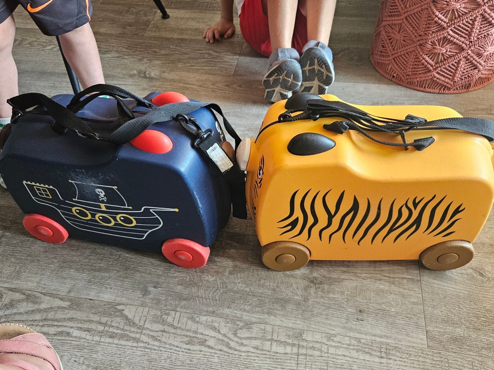 Kinderkoffers: Piraat en Tijger, Sieraden, Tassen en Uiterlijk, Koffers, Gebruikt, Hard kunststof, Minder dan 50 cm, Minder dan 35 cm