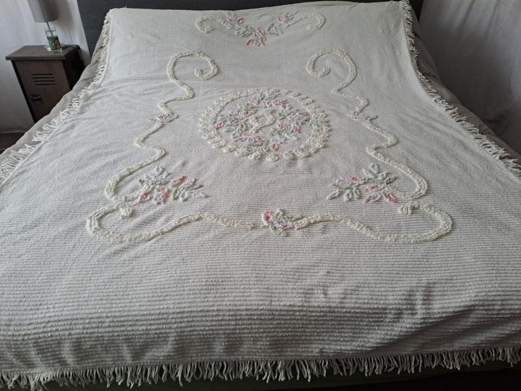 Prachtige vintage chenille bedsprei uit de jaren 70., Huis en Inrichting, Slaapkamer | Beddengoed, Eenpersoons, Wit, Overige typen