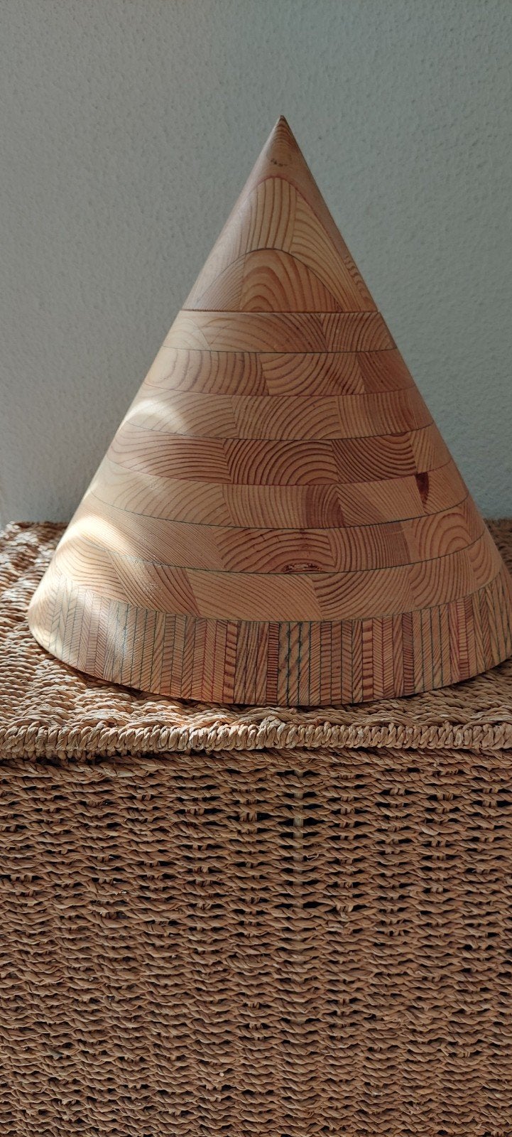 Unieke handgemaakte houten kegel, pyramide, Hout, Ophalen of Verzenden, Zo goed als nieuw, Modern