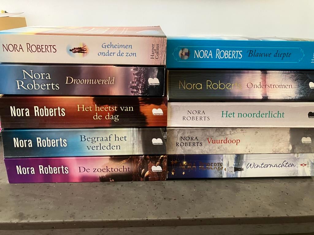 10 boeken van Nora Roberts, Boeken, Ophalen of Verzenden, Zo goed als nieuw