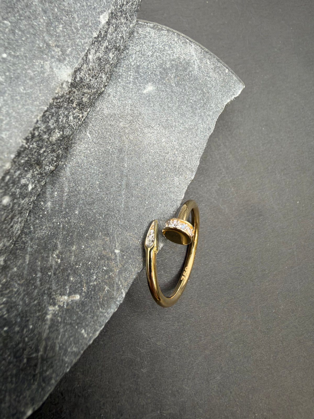 18k Gouden Spijker Ring met zirkonia, Ophalen of Verzenden, Zo goed als nieuw, 17 tot 18, Dame of Heer