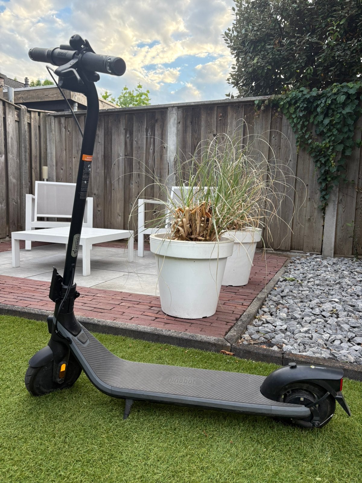 Ninebot E2 D - 20 km/h, Fietsen en Brommers, Steps, Ophalen, Zo goed als nieuw, Elektrische step (E-scooter)