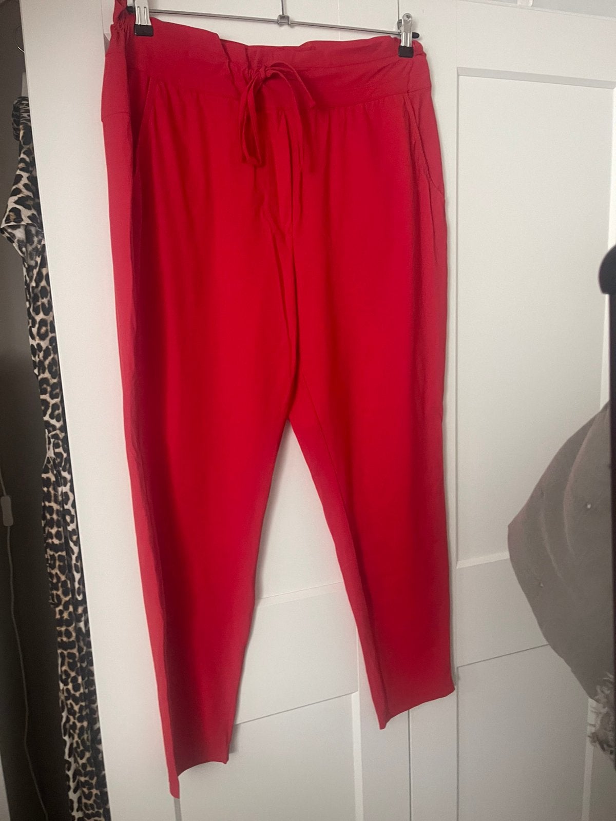EXPRESSO - hippe broek travelstof rood maat 46, Verzenden, Maat 46/48 (XL) of groter, Zo goed als nieuw, Lang