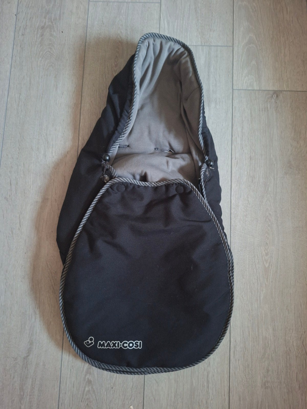 Maxi-Cosi Voetenzak - Zwart/Grijs, Kinderen en Baby's, Kinderwagens en Combinaties, Ophalen of Verzenden
