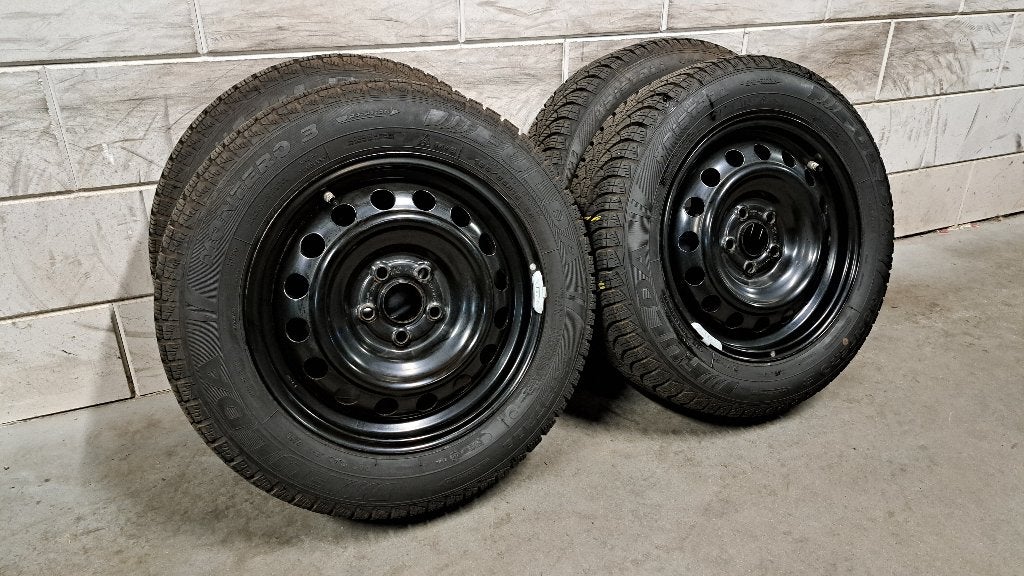Winterbanden Toyota Yaris Mazda 2 185/65/15 als nieuw, Gebruikt, 15 inch, Banden en Velgen, Personenwagen