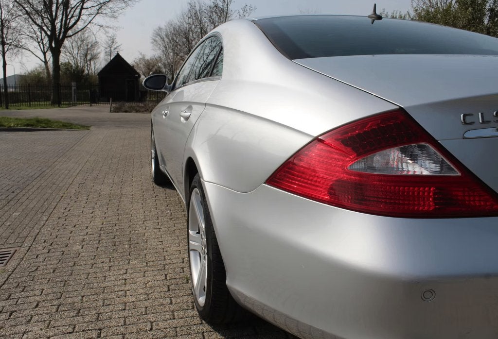 Mercedes CLS 500 M113 V8 met unieke kilometerstand, Auto's, Mercedes-Benz, Automaat, Achterwielaandrijving, Traction-control, 4 stoelen