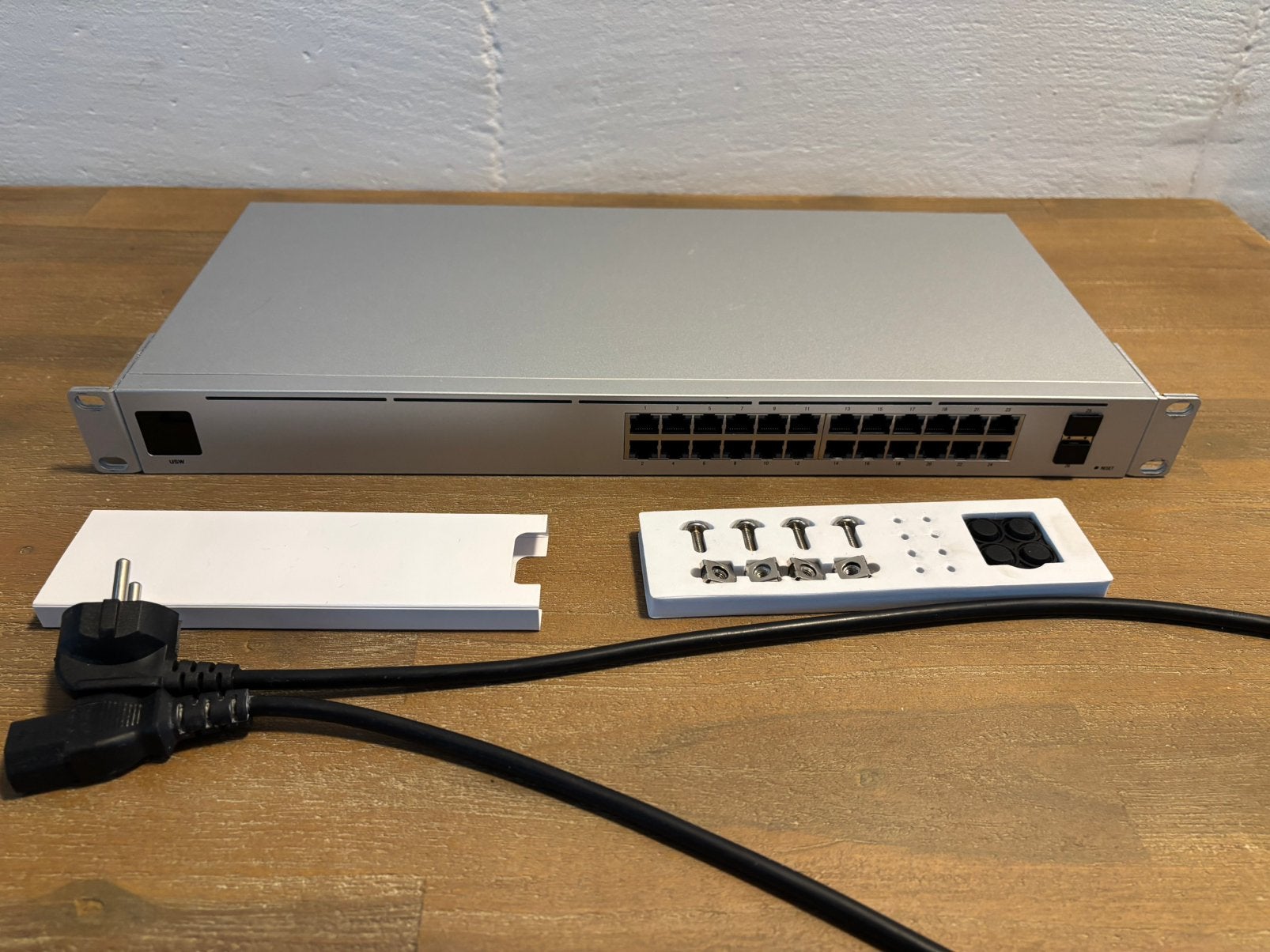 Ubiquiti Unifi Switch Gen 2 (24-poorts), Ophalen of Verzenden, Zo goed als nieuw