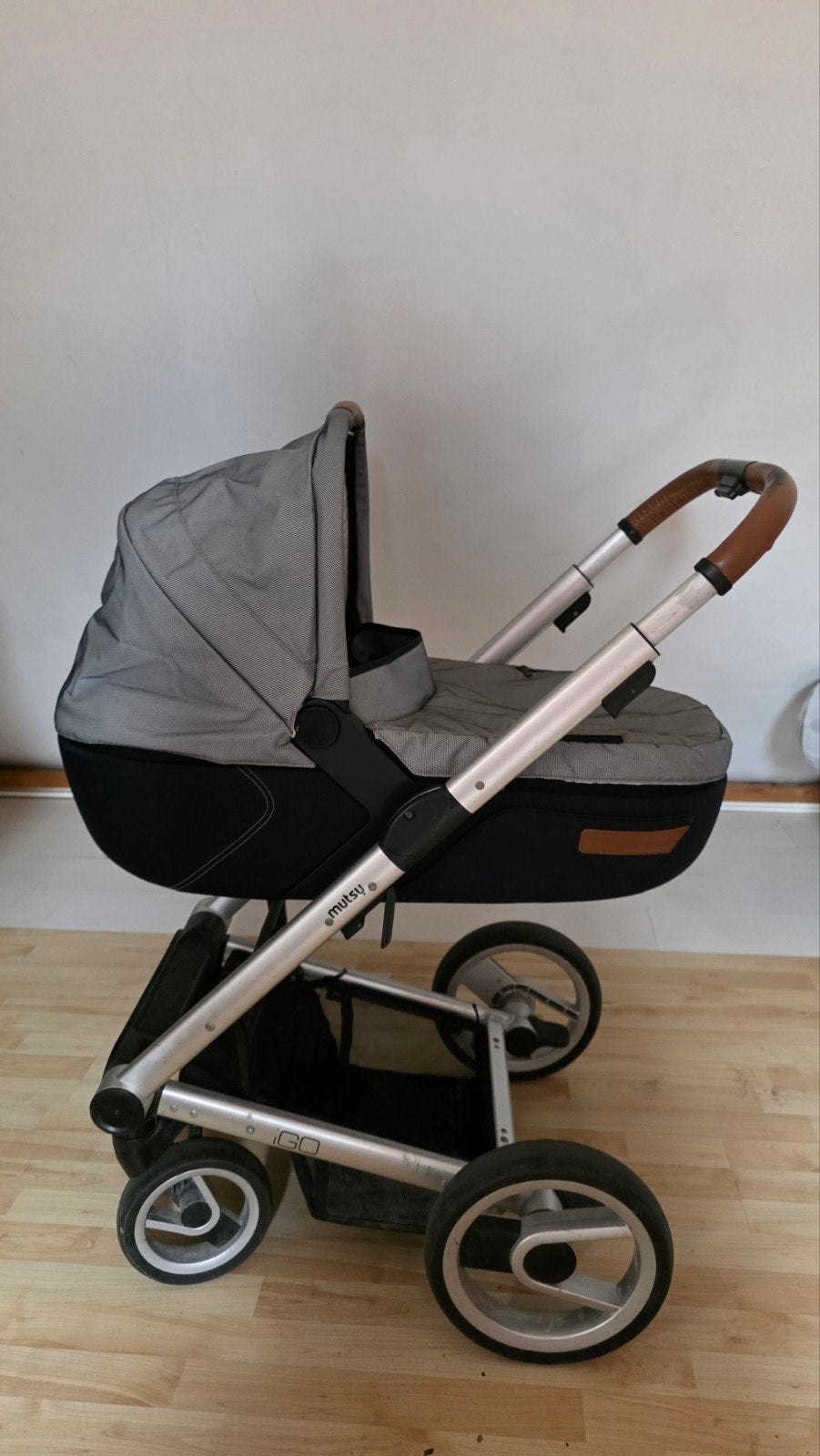 Mutsy Igo Combiwagen met Reiswieg en Zitje - Grijs/Zwart, Ophalen, Gebruikt, Mutsy, Met reiswieg
