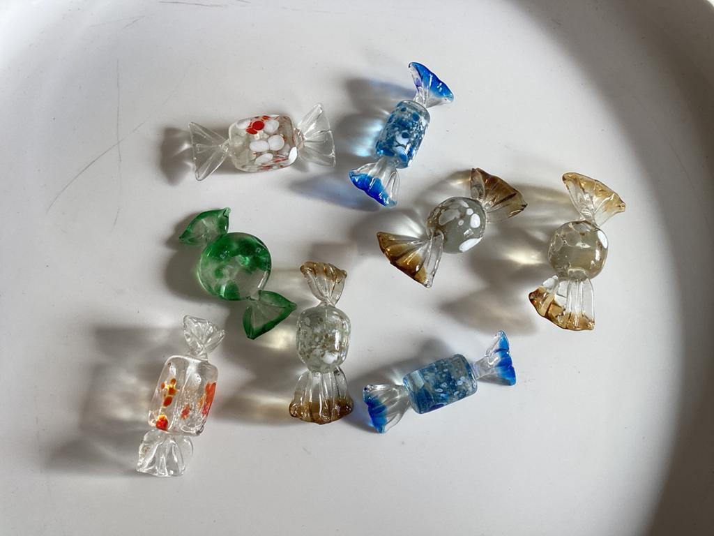8 x Deco glazen snoepjes / snoepjes van glas decoratie, Ophalen, Zo goed als nieuw
