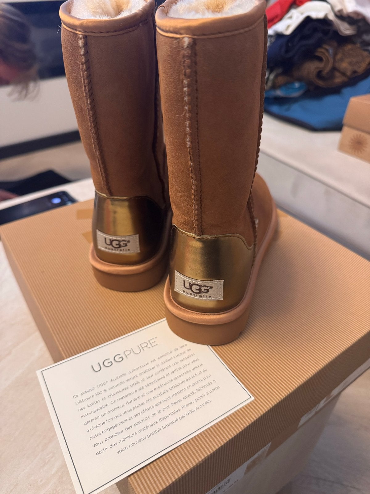 Nieuwe UGG Classic Short Metallic Sparkle Laarzen, Bruin, Lage of Enkellaarzen, Nieuw, Ophalen of Verzenden