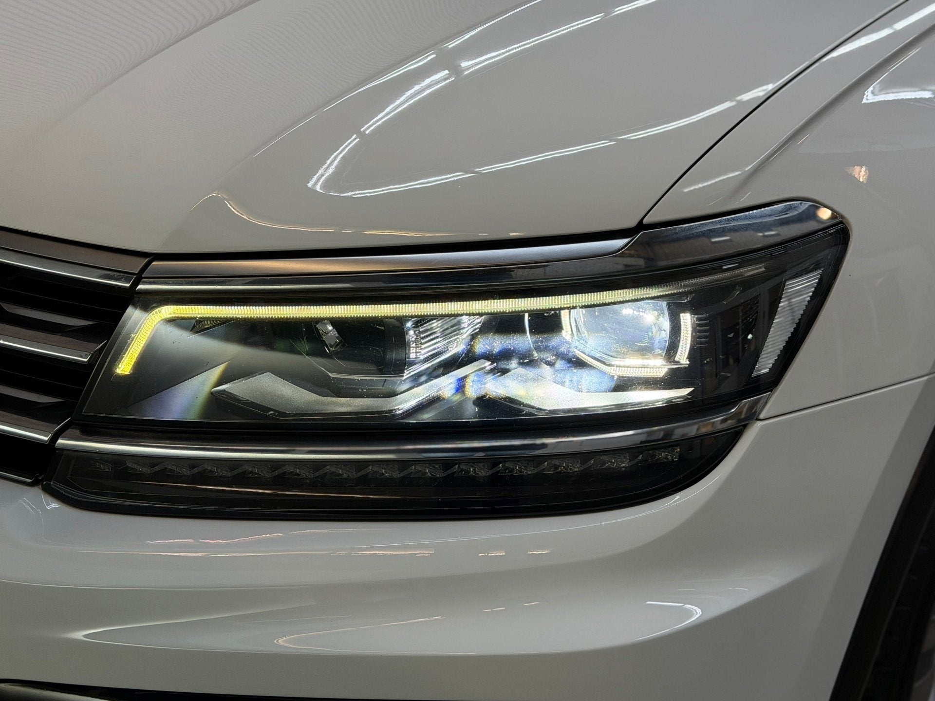 Volkswagen Tiguan 1.5 TSI 3x R-Line 2019 DSG LED PANO CAMERA, Auto's, Volkswagen, Euro 6, 150 pk, Wit, Bedrijf