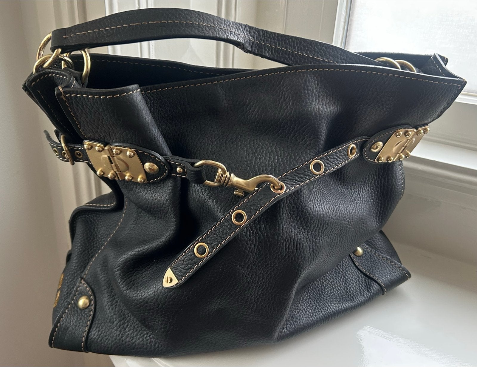 Miu Miu Zwarte Leren Handtas ( replica) met Gouden Details, Ophalen of Verzenden, Gebruikt, Zwart, Handtas