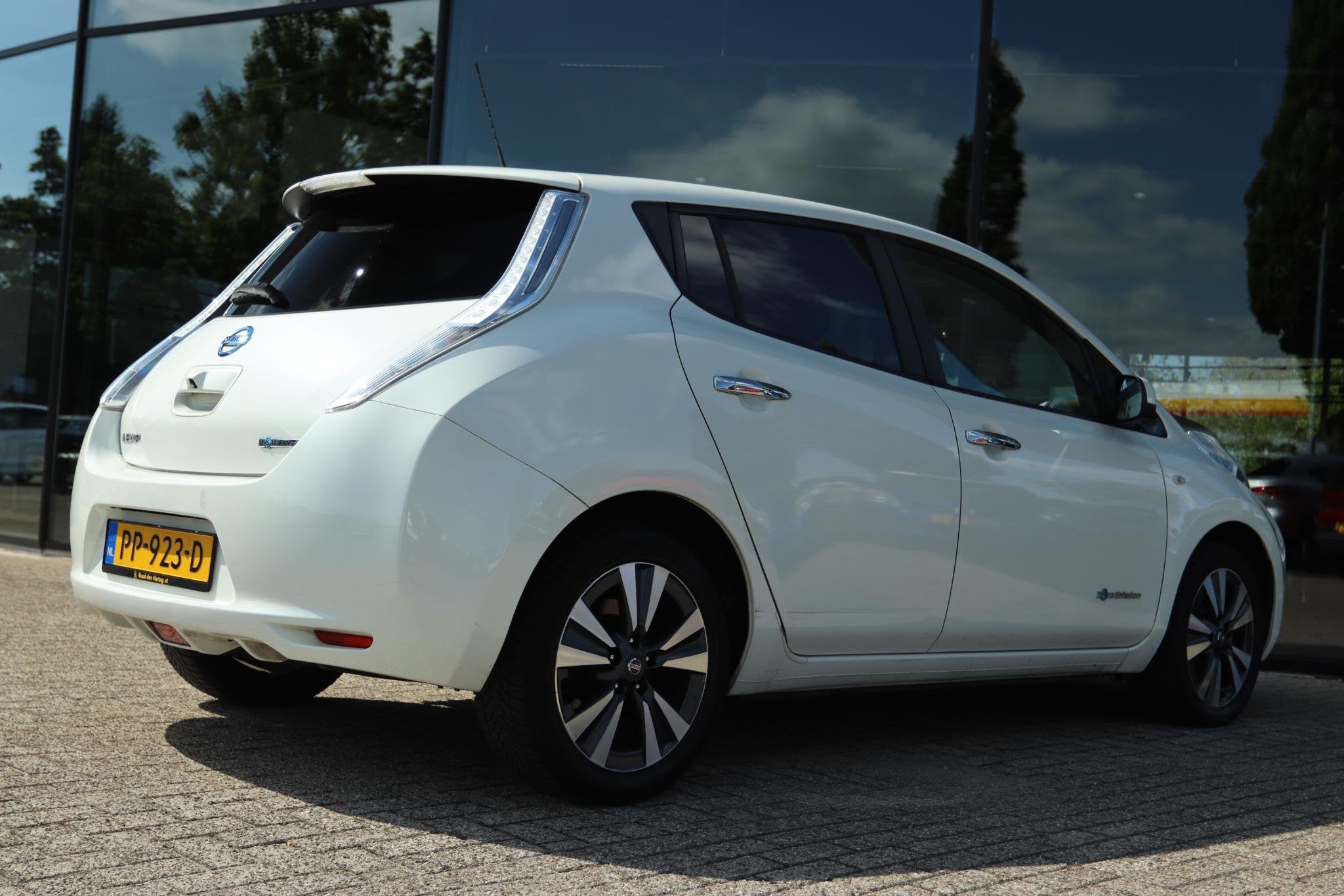 NISSAN LEAF TEKNA 30 KWH | LEDER | 360 CAMERA | KEY-LESS | N, Gebruikt, Wit, Leder, 30 kWh