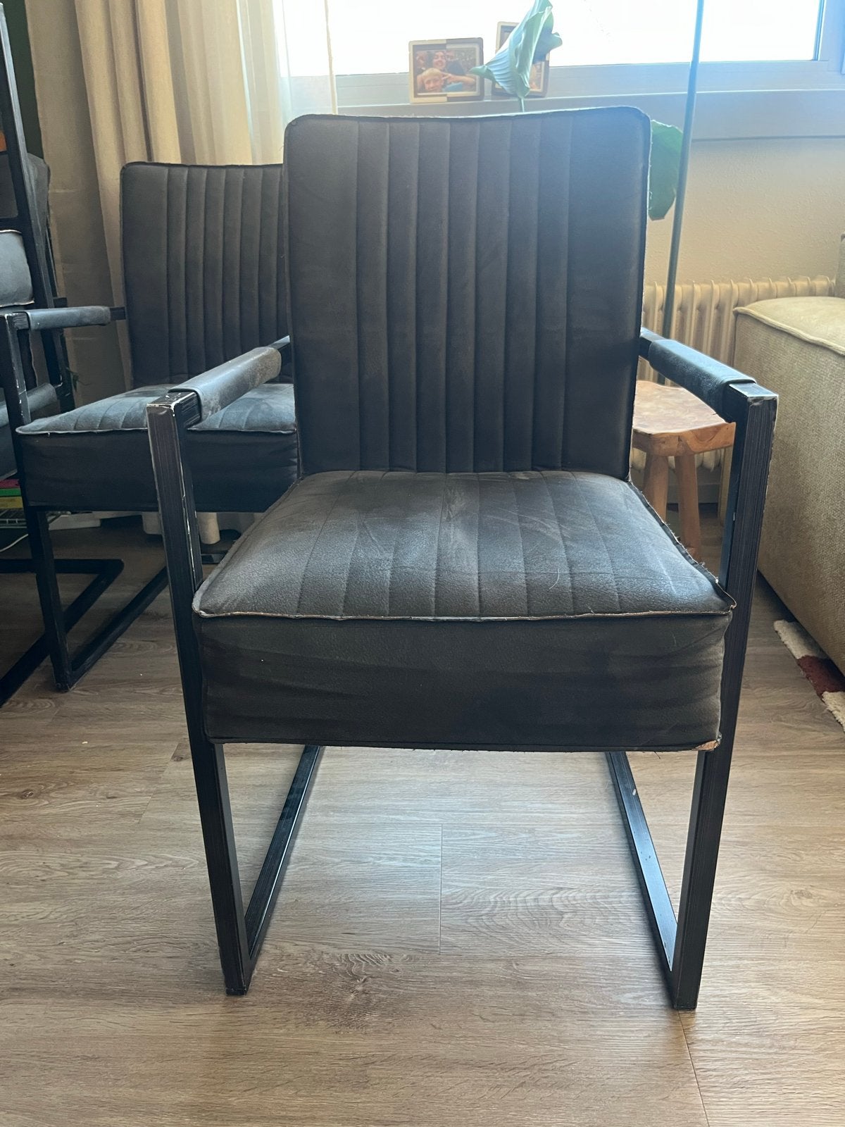 Set van 4 donkergrijze eetkamerstoelen met armleuningen, Ophalen, Gebruikt, Twee, Zwart