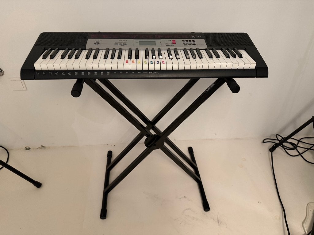Casio CTK-1500 keyboard met standaard, Ophalen, Casio, 61 toetsen, Aanslaggevoelig