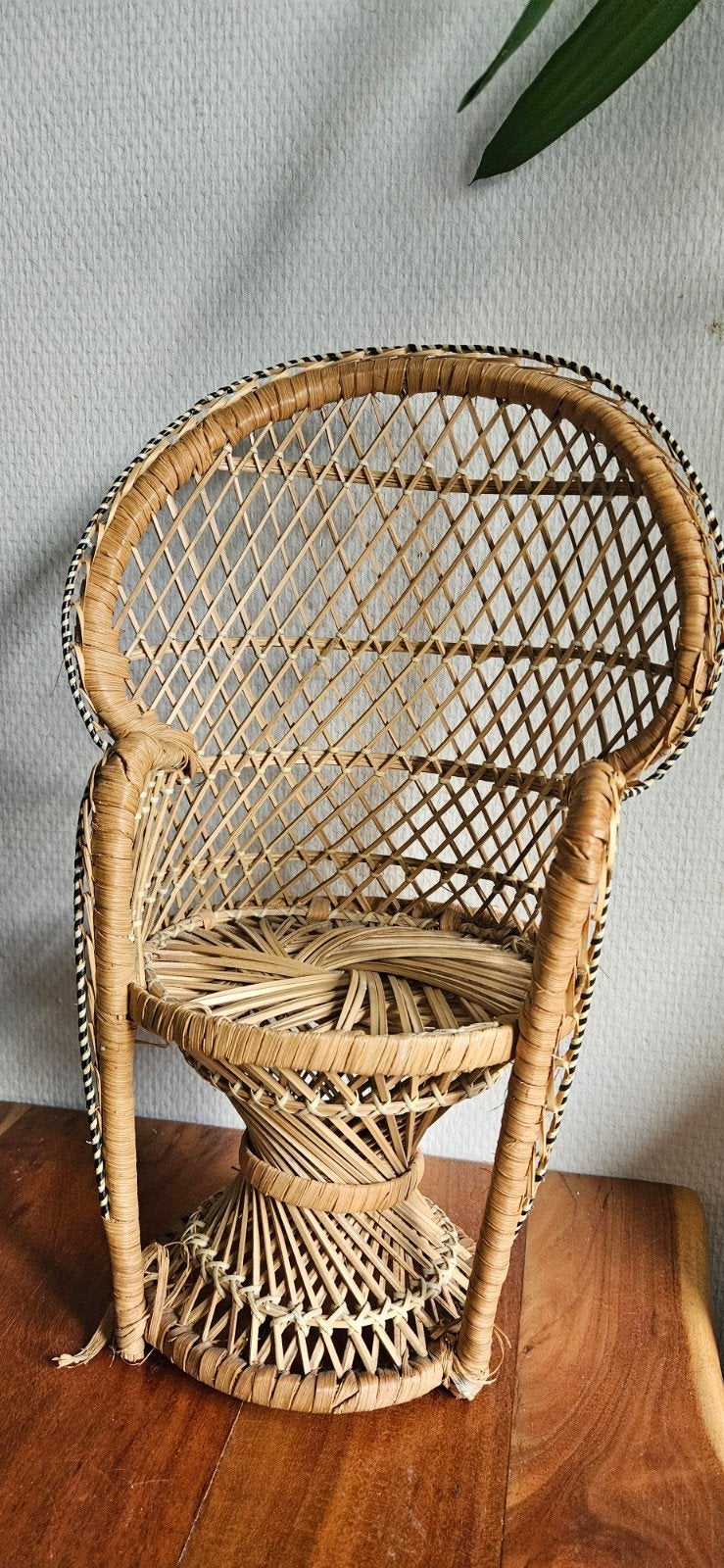 Vintage rotan poppenstoel - Oude poppenstoel, Kinderen en Baby's, Speelgoed | Poppen, Ophalen of Verzenden, Gebruikt, Overige typen