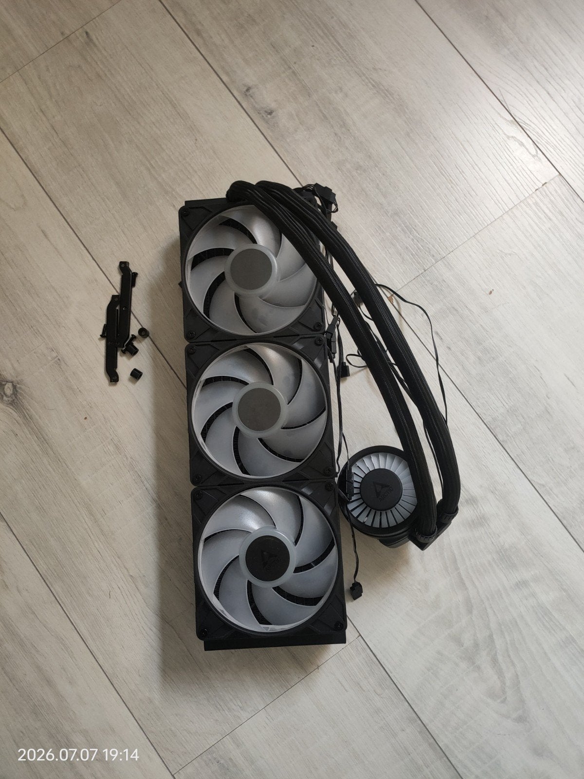 Arctic Liquid Freezer 420mm AIO, Computers en Software, Computerkoelers, Ophalen of Verzenden, Zo goed als nieuw, Waterkoeling