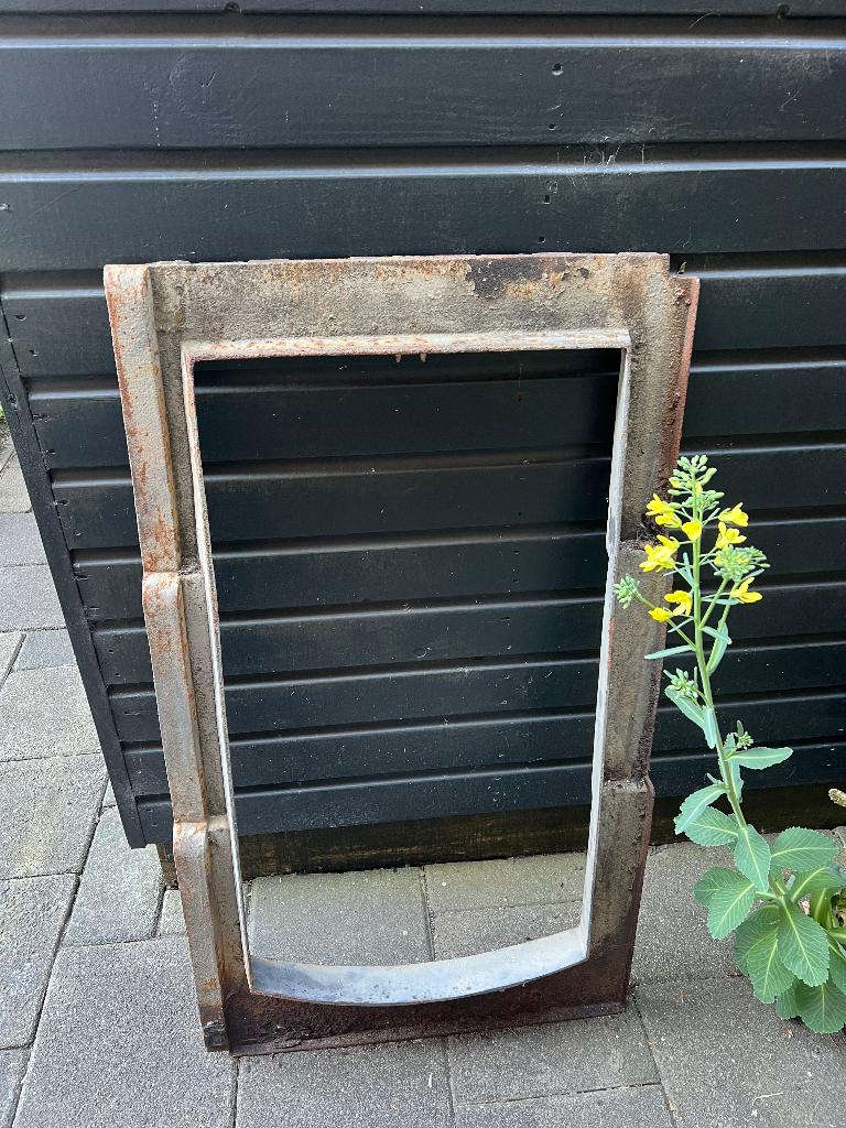 Oud gietijzeren dakraam, Ophalen, Gebruikt