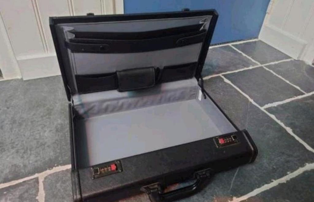 Luxe Business koffer met cijferslot! In nette staat!, 17 inch of meer, Aktetas, Ophalen of Verzenden, Zo goed als nieuw