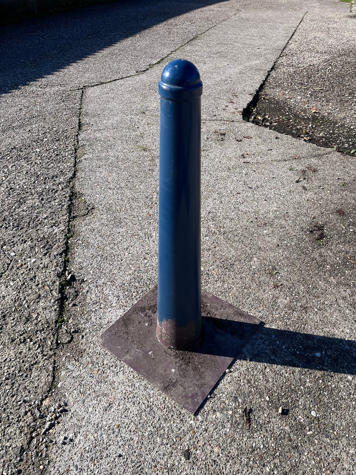 Blauwe paal met bolle top en vierkante voet. Amsterdammertje, Ophalen, Gebruikt