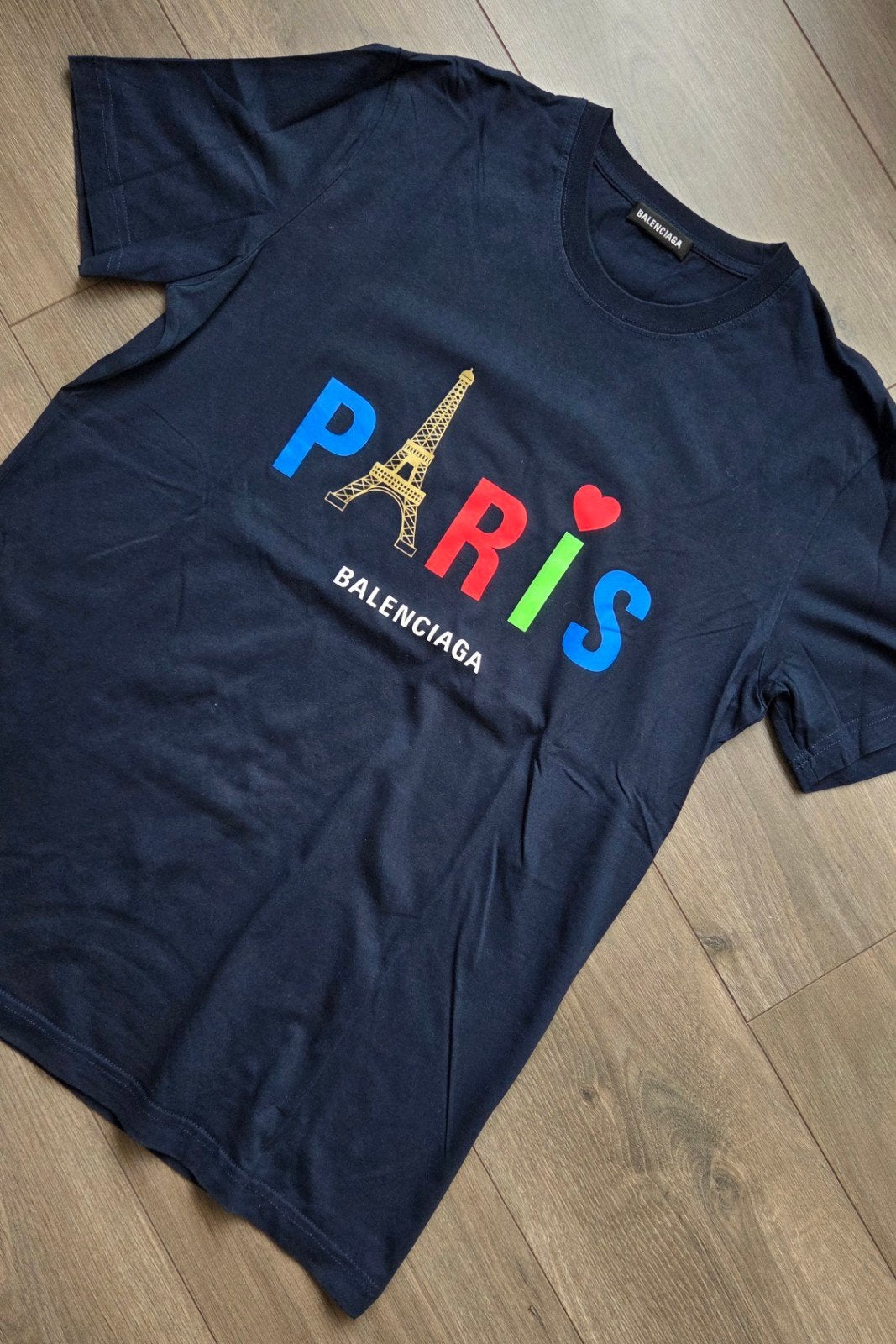 Balenciaga Paris T-shirt - Donkerblauw met kleurrijke print, Maat 38/40 (M), Balenciaga, Blauw, Ophalen of Verzenden