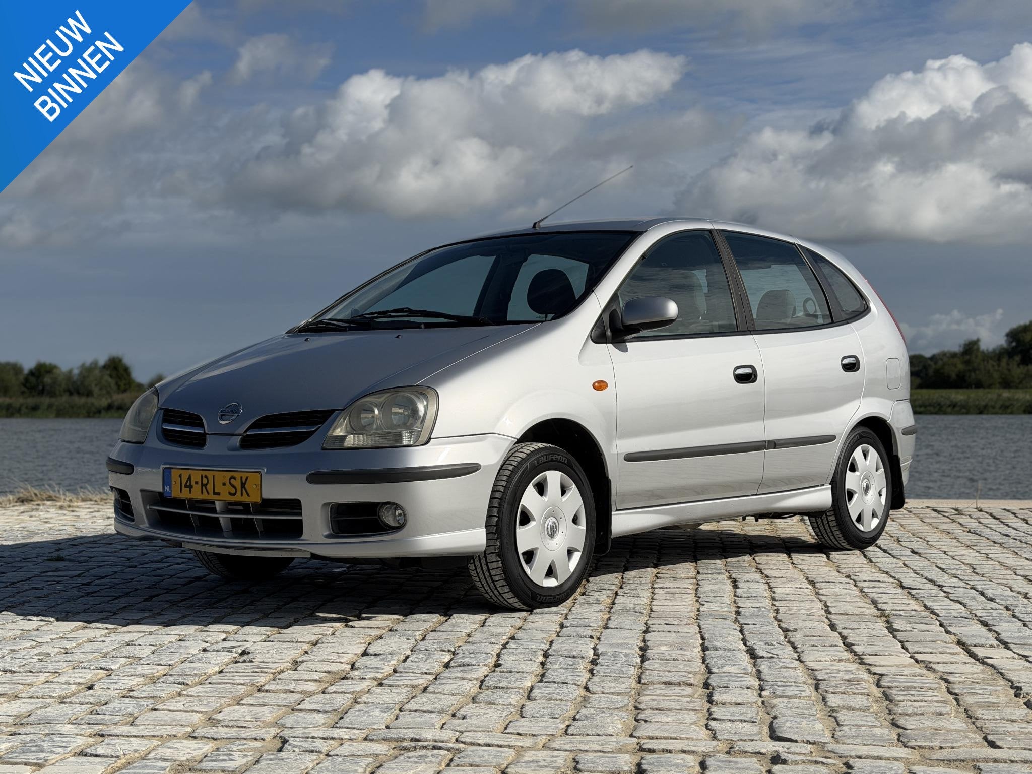 Nissan Almera Tino 1.8 Acenta|100% Onderhouden|Camera|Clima, Auto's, Nissan, Stof, 4 cilinders, Almera Tino, 116 pk