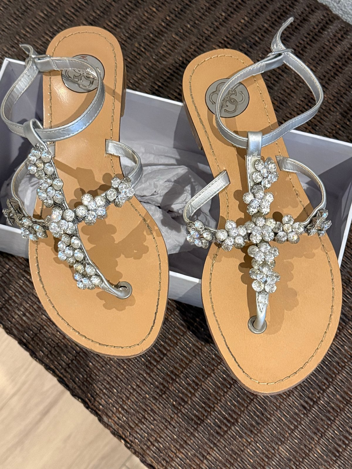 Guess sandalen met strass steentjes, Kleding | Dames, Schoenen, Ophalen of Verzenden, Zo goed als nieuw, Overige kleuren, Sandalen of Muiltjes