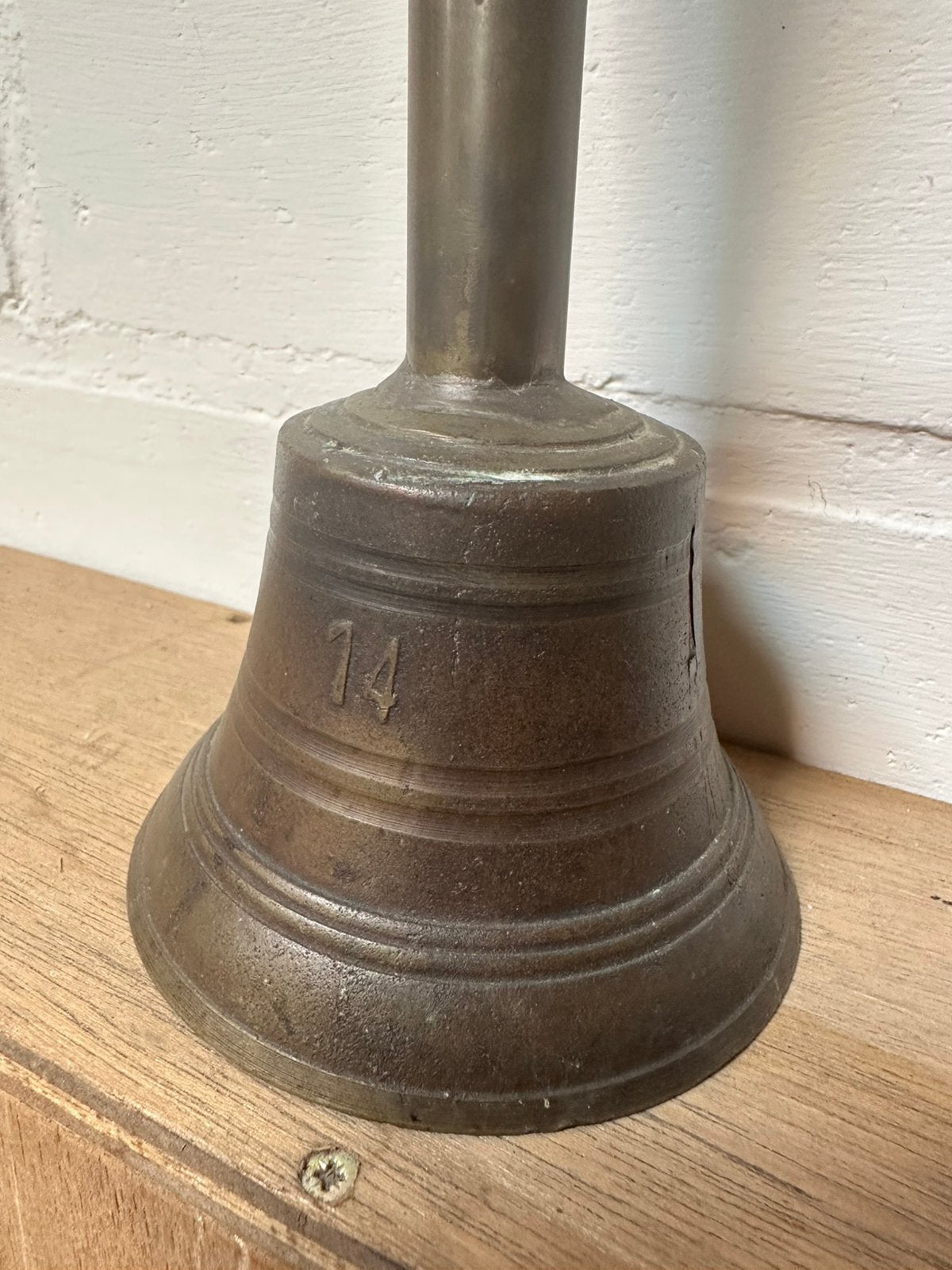 Oude bronzen schoolbel. Zie foto’s., Ophalen of Verzenden, Brons