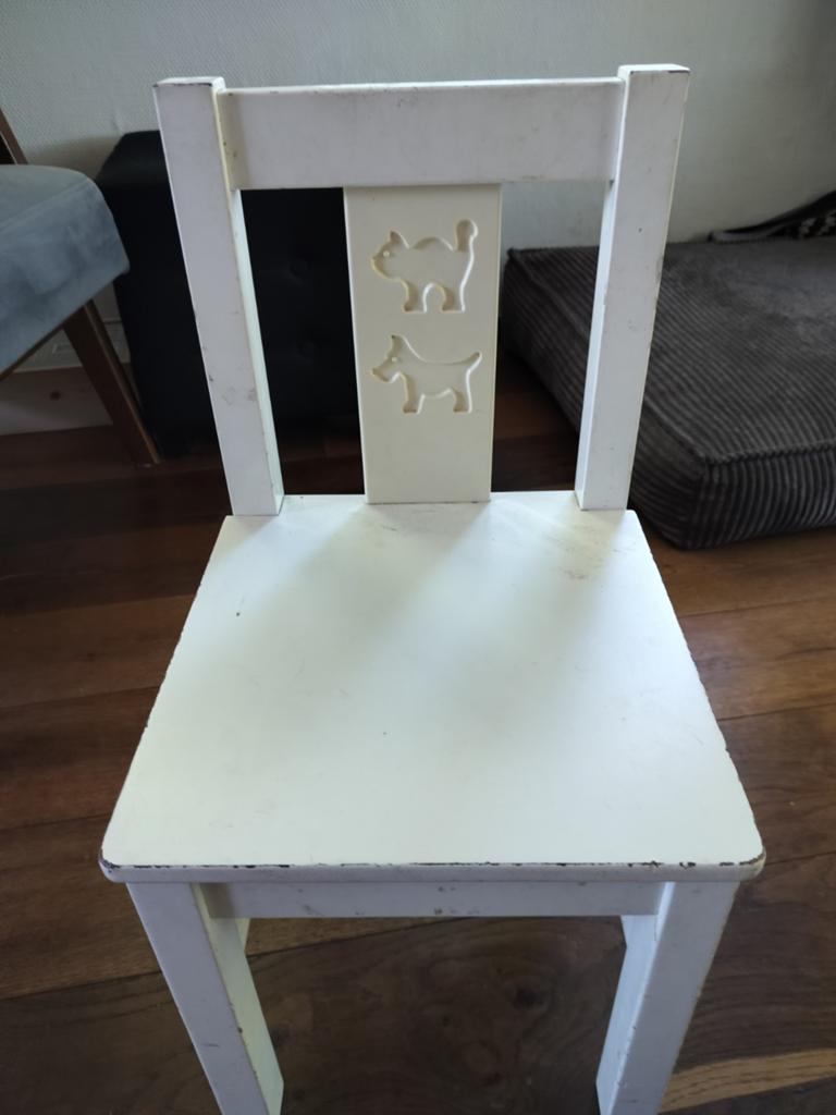 2 IKEA kinderstoeltjes met dierenfiguren, Kinderen en Baby's, Kinderkamer | Tafels en Stoelen, Ophalen of Verzenden, Gebruikt