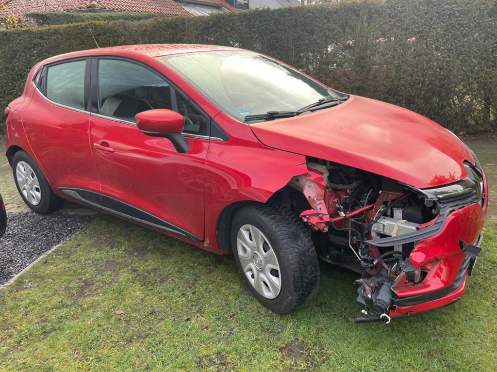 Renault clio intens bj 2018 46000 km, Auto diversen, Schadeauto's, Ophalen, Benzine