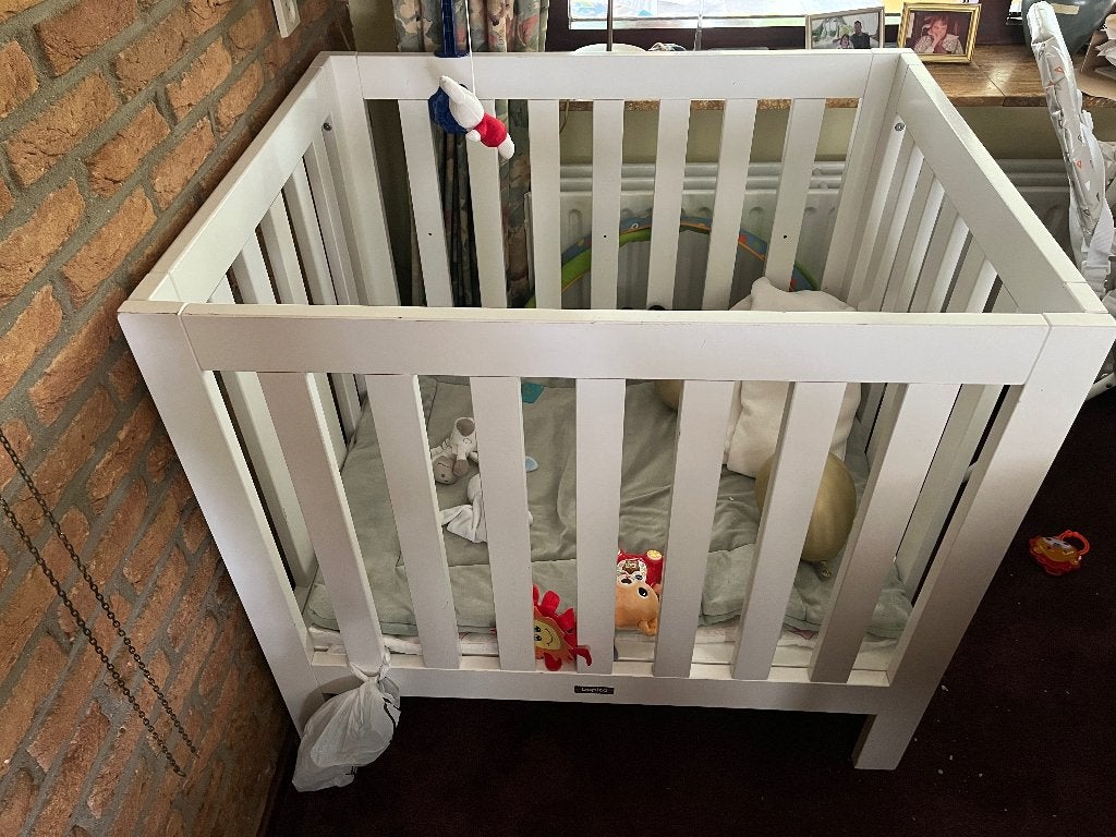 Te koop box, Kinderen en Baby's, Boxen, Ophalen, Zo goed als nieuw, Rechthoekig, In hoogte verstelbaar