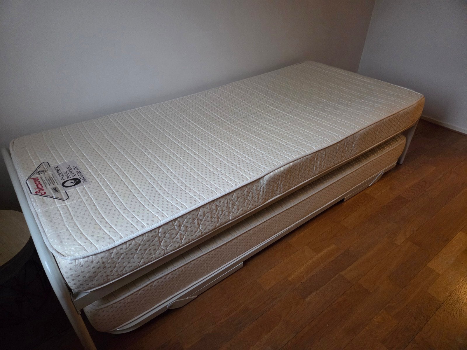 Bed met onderschuifbed - 90x200 cm, Ophalen, 85 tot 100 cm, Gebruikt, Matras