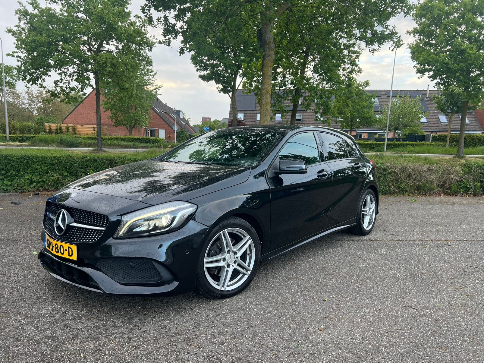 Mercedes A klasse 180 AMG -line AUT 2018, Auto's, Mercedes-Benz, Automaat, Zwart, 4 cilinders, Zwart