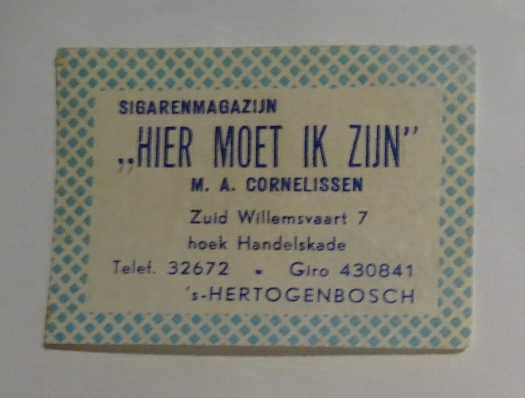Sigarettenmagazijn   HIER MOET IK ZIJN    's - HERTOGENBOSCH, Verzenden, Zo goed als nieuw, Luciferdoosjes of -merken