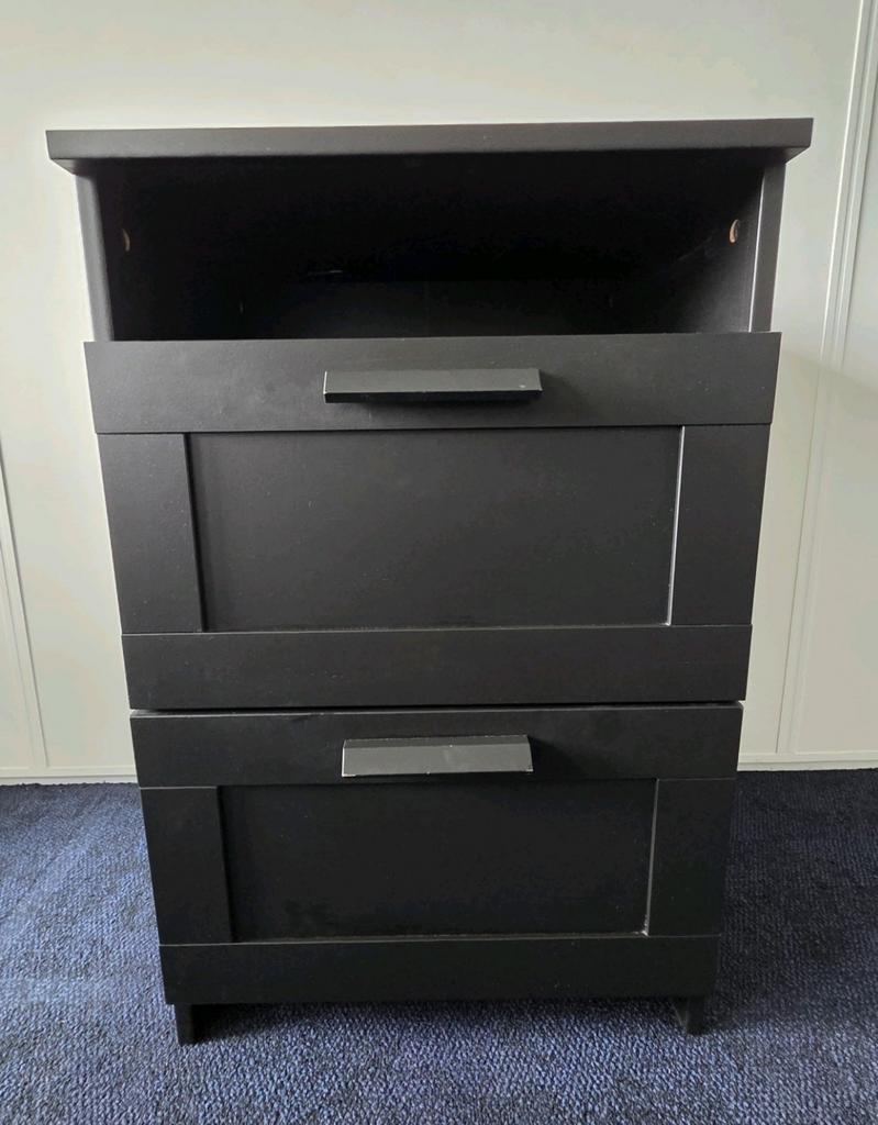 IKEA Brimnes nachtkastje zwart met 2 ruime lades, Ophalen, Zo goed als nieuw, 45 tot 65 cm, 70 cm of meer