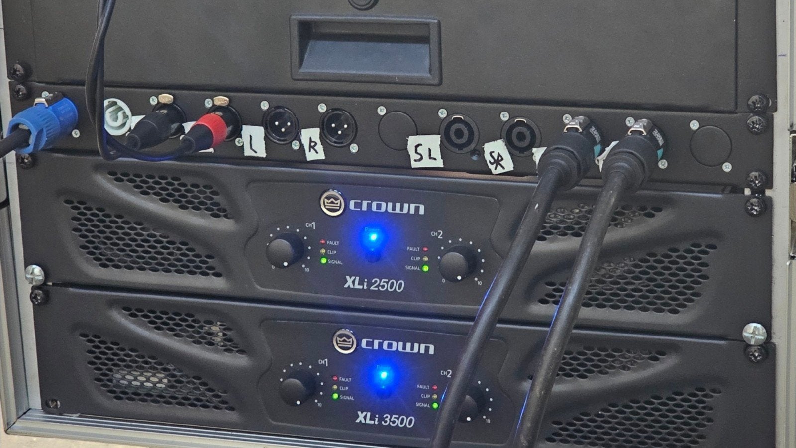 Crown XLI 2500 professionele eindversterker zgan, Ophalen of Verzenden, Zo goed als nieuw, 1000 watt of meer, P.A.