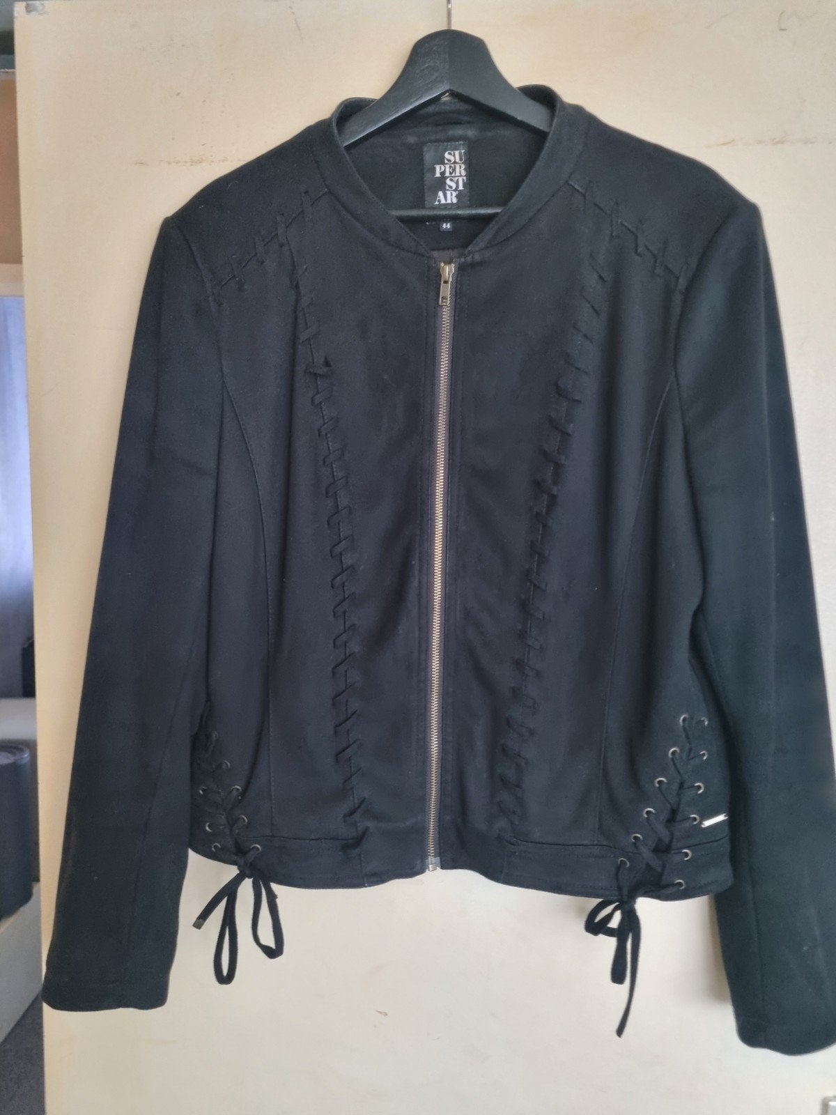 zwart suede kort jasje, Kleding | Dames, Ophalen of Verzenden, Zo goed als nieuw, Maat 42/44 (L), Zwart