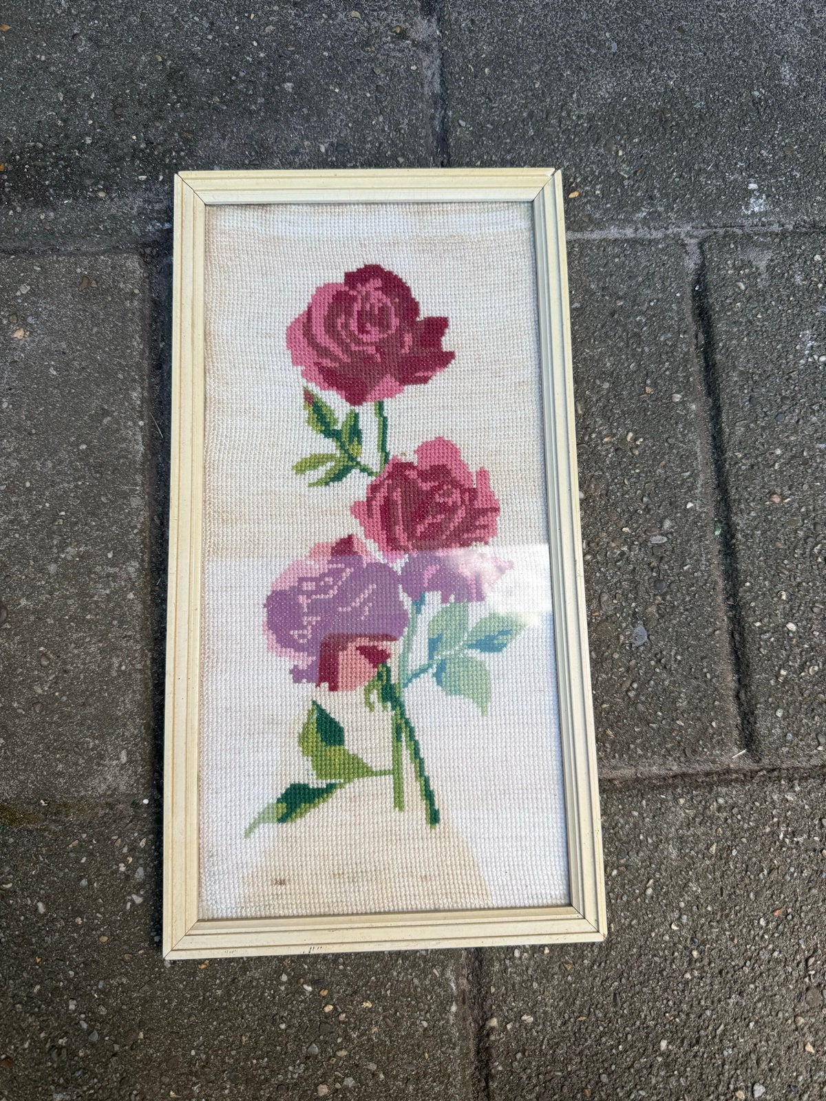 Vintage geborduurd rozen schilderij in lijst, Ophalen, 50 – 75, Minder dan 50 cm, Gebruikt