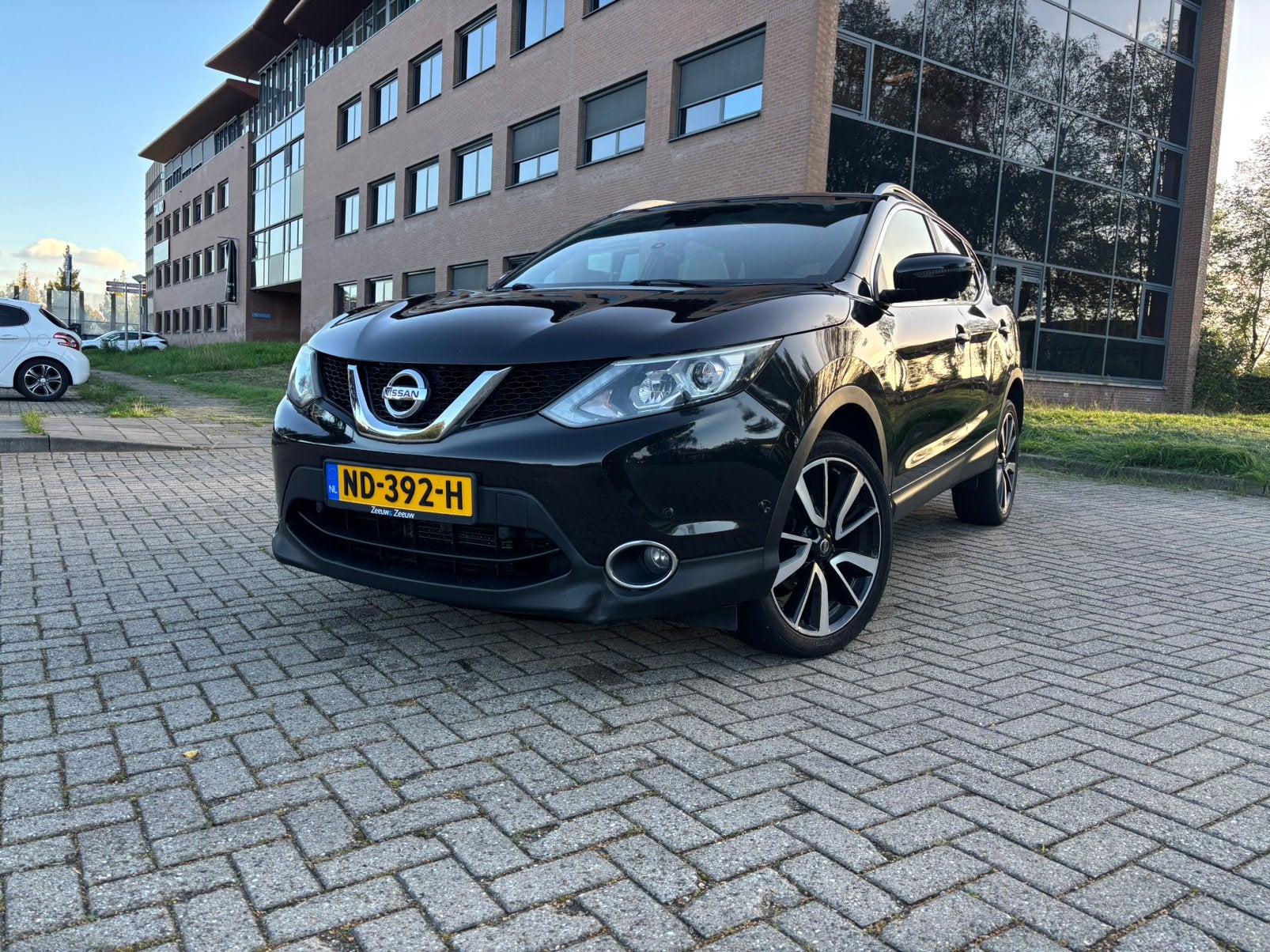 Nissan Qashqai 1.2 Automaat | 2017 | Tekna (Nieuw motorblok), Auto's, Automaat, 680 kg, 4 cilinders, Zwart