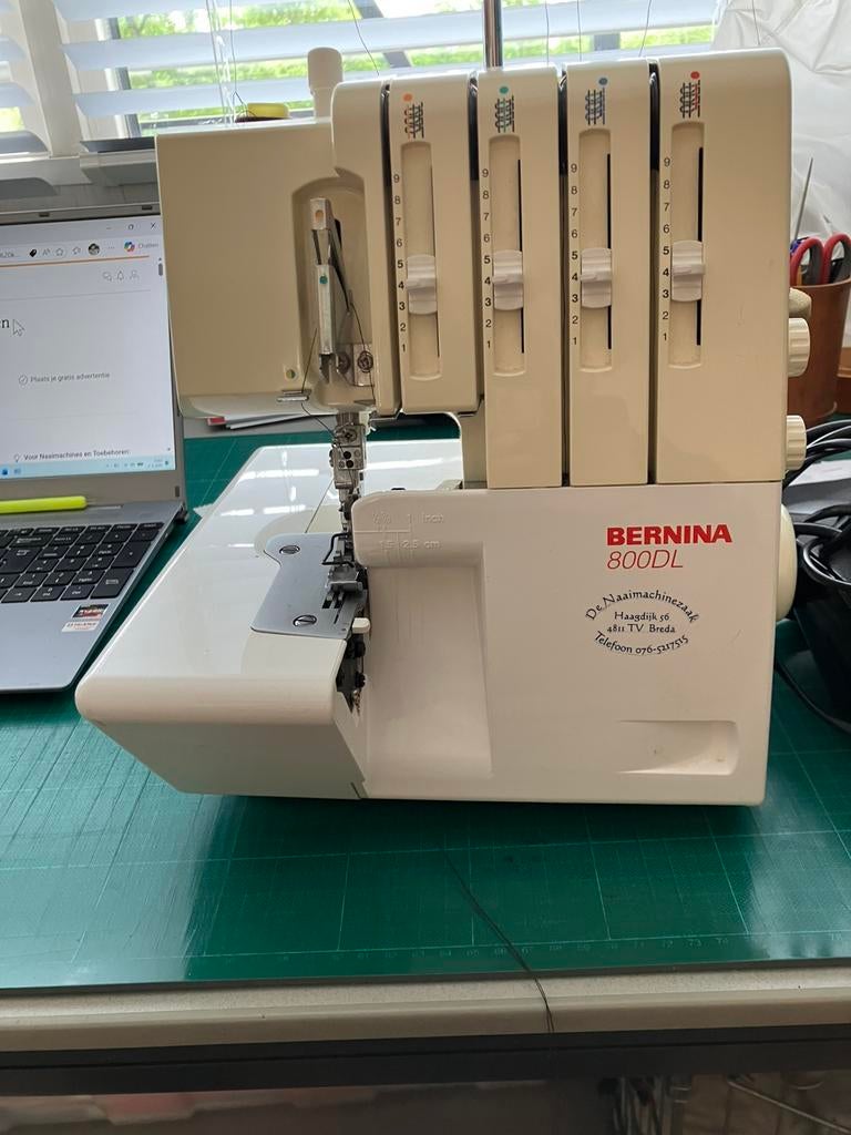 Te koop Bernina lockmachine, Hobby en Vrije tijd, Naaimachines en Toebehoren, Ophalen of Verzenden, Zo goed als nieuw, Lockmachine