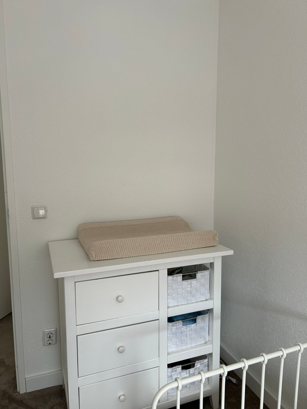 Witte commode met lades en manden, Ophalen, Gebruikt, 50 tot 70 cm, 75 tot 100 cm