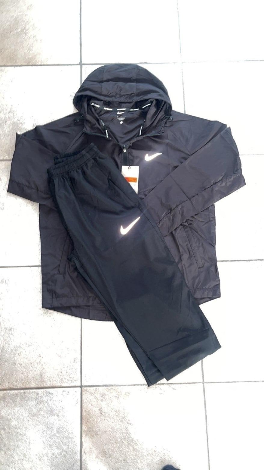 Nike trainingspak maat S, Verzenden, Zwart, Nike, Nieuw