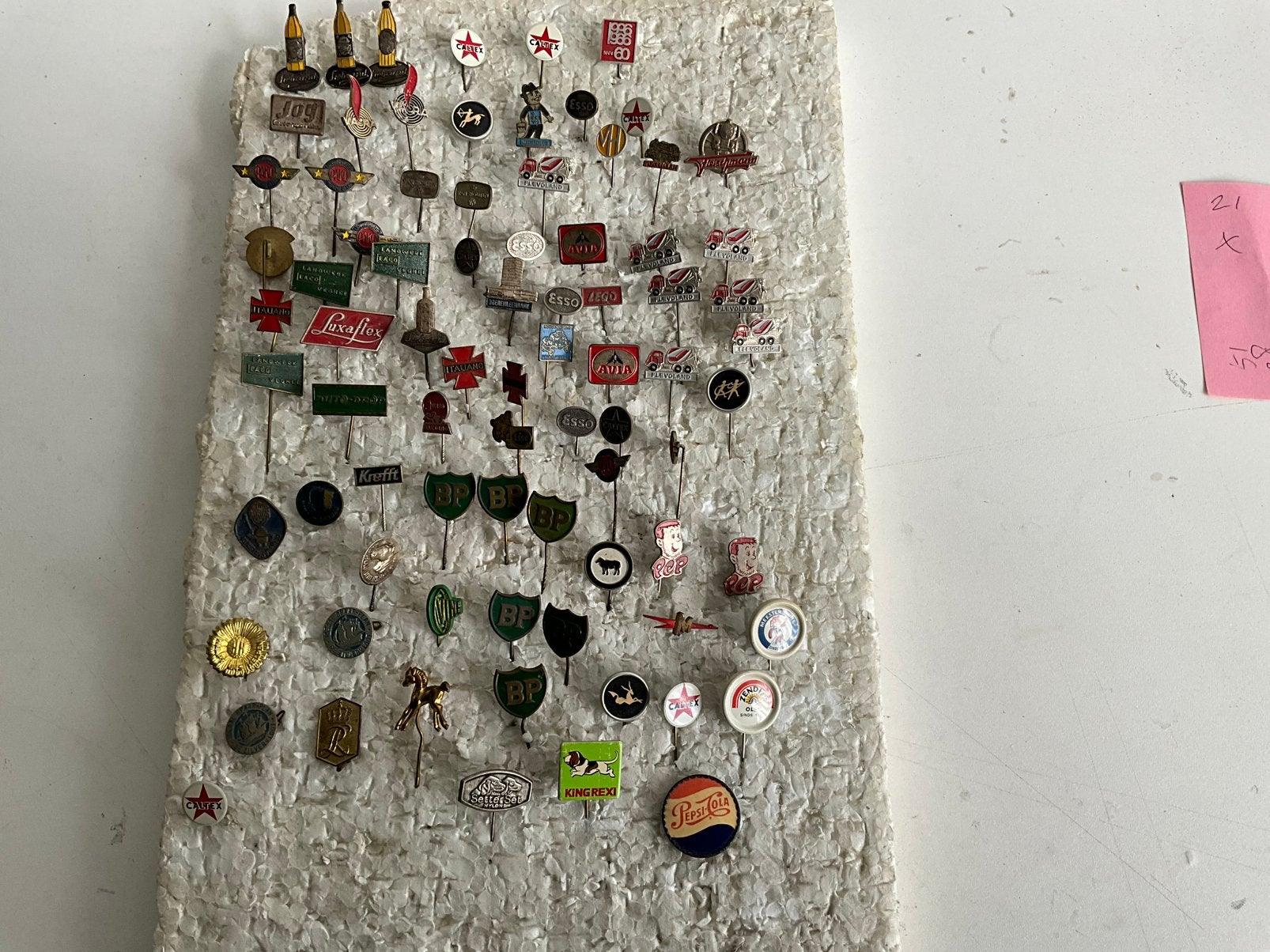 Ca 80 speldjes jaren 60, Verzamelen, Ophalen of Verzenden