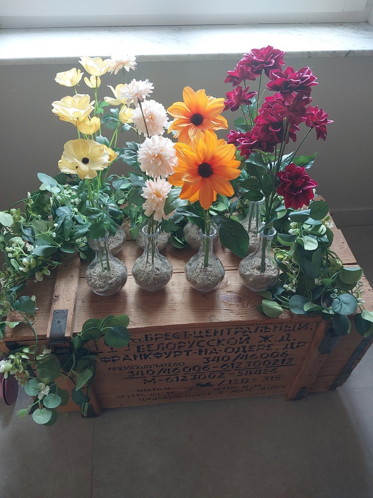 Decoratie set: 8 vaasjes met zijdebloemen en slingers, Binnen, Kunstbloem, Zijde, Ophalen of Verzenden