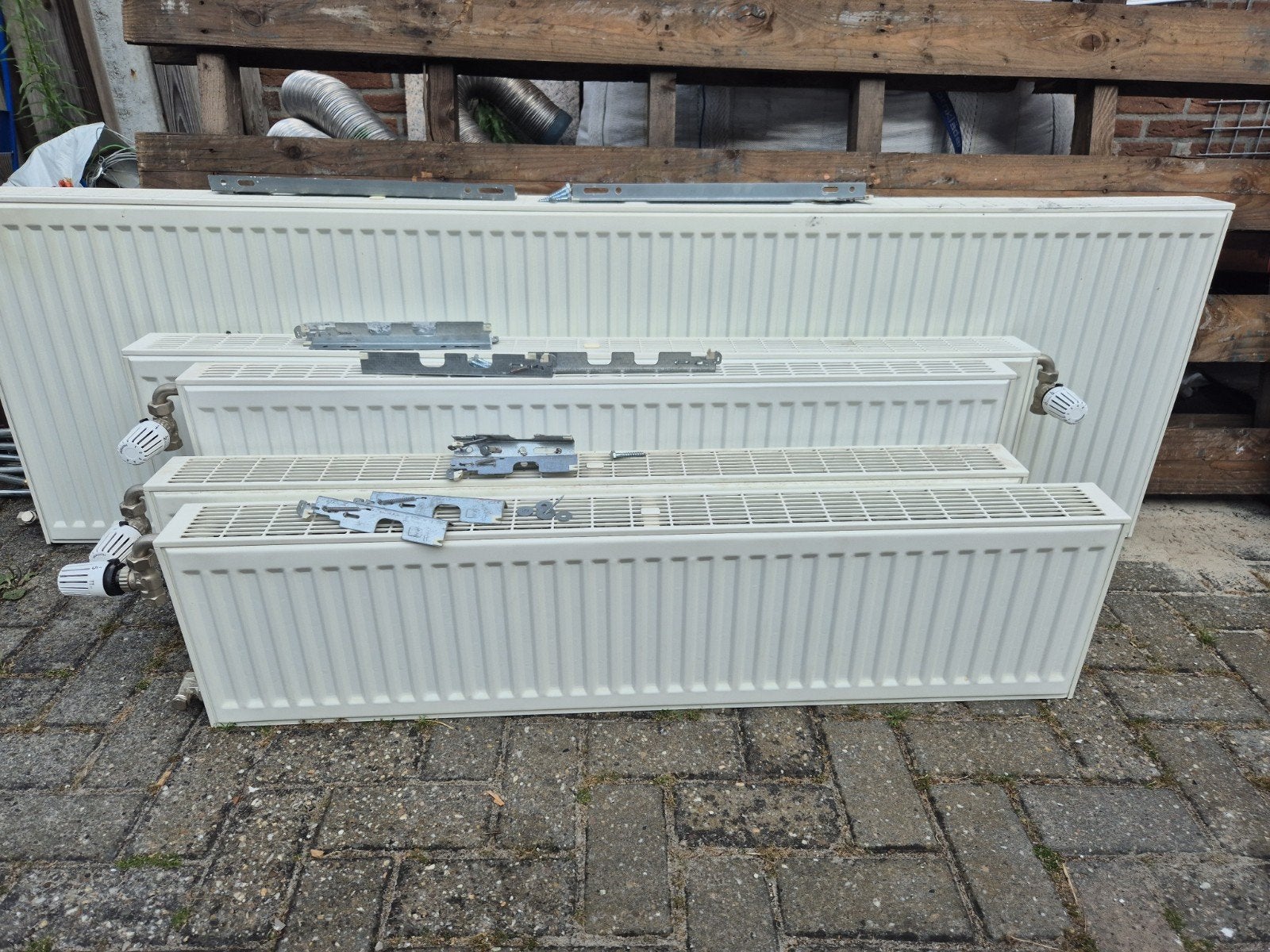 5 witte radiatoren, Doe-het-zelf en Verbouw, Verwarming en Radiatoren, Ophalen, 30 tot 80 cm, Gebruikt, Radiator